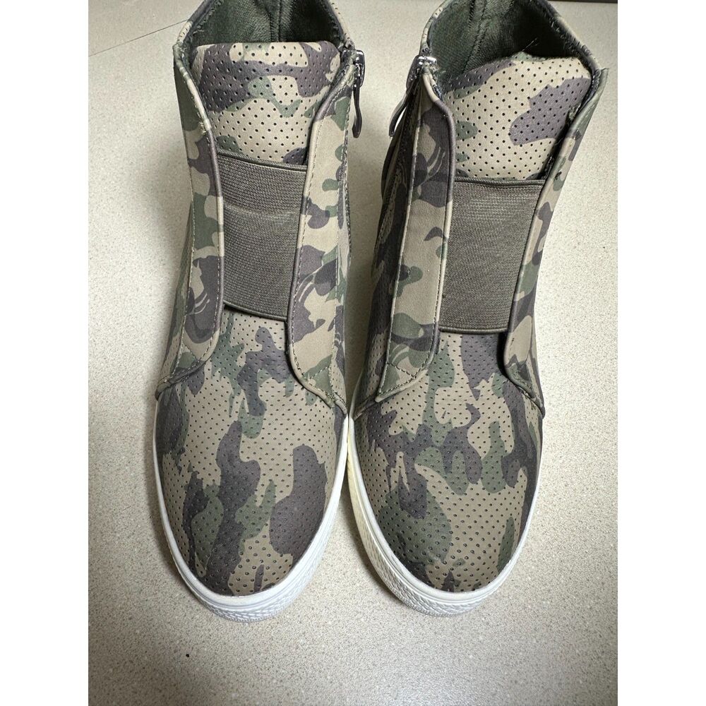 Ccocci Wedge Perforated Faux Suede Camo Sneakers Side Zip "Zoey" Size 8
